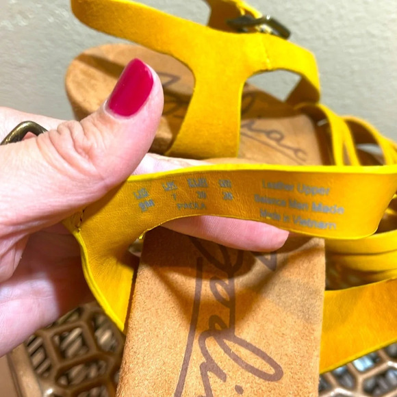 Zodiac Women's Paola wedge Sandal, Yellow, size 9M - Picture 3 of 6